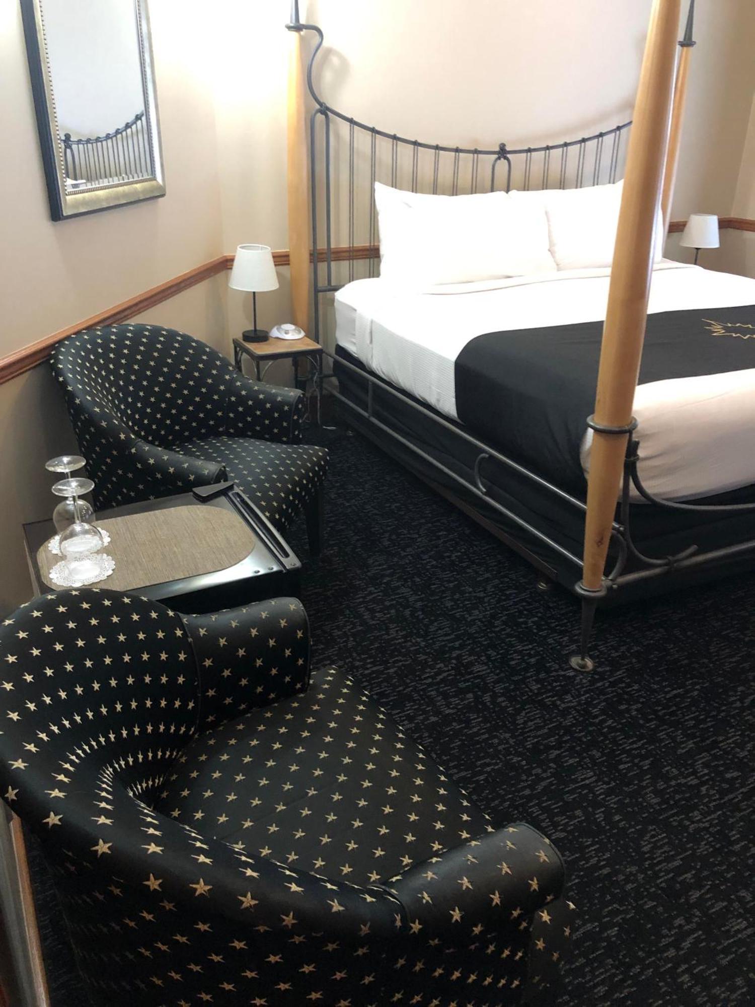 Inn At Black Star Farms Suttons Bay Екстериор снимка