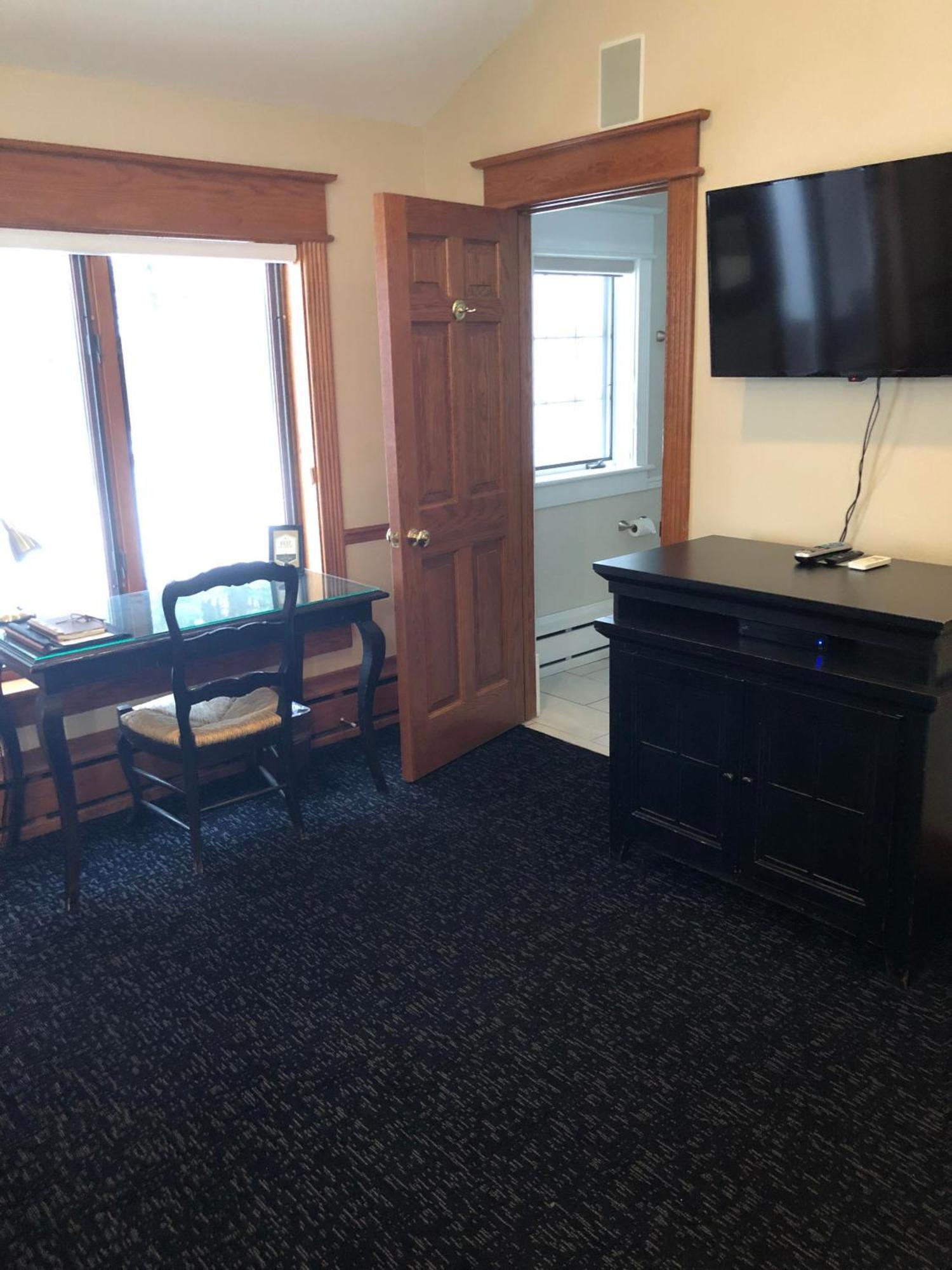Inn At Black Star Farms Suttons Bay Екстериор снимка
