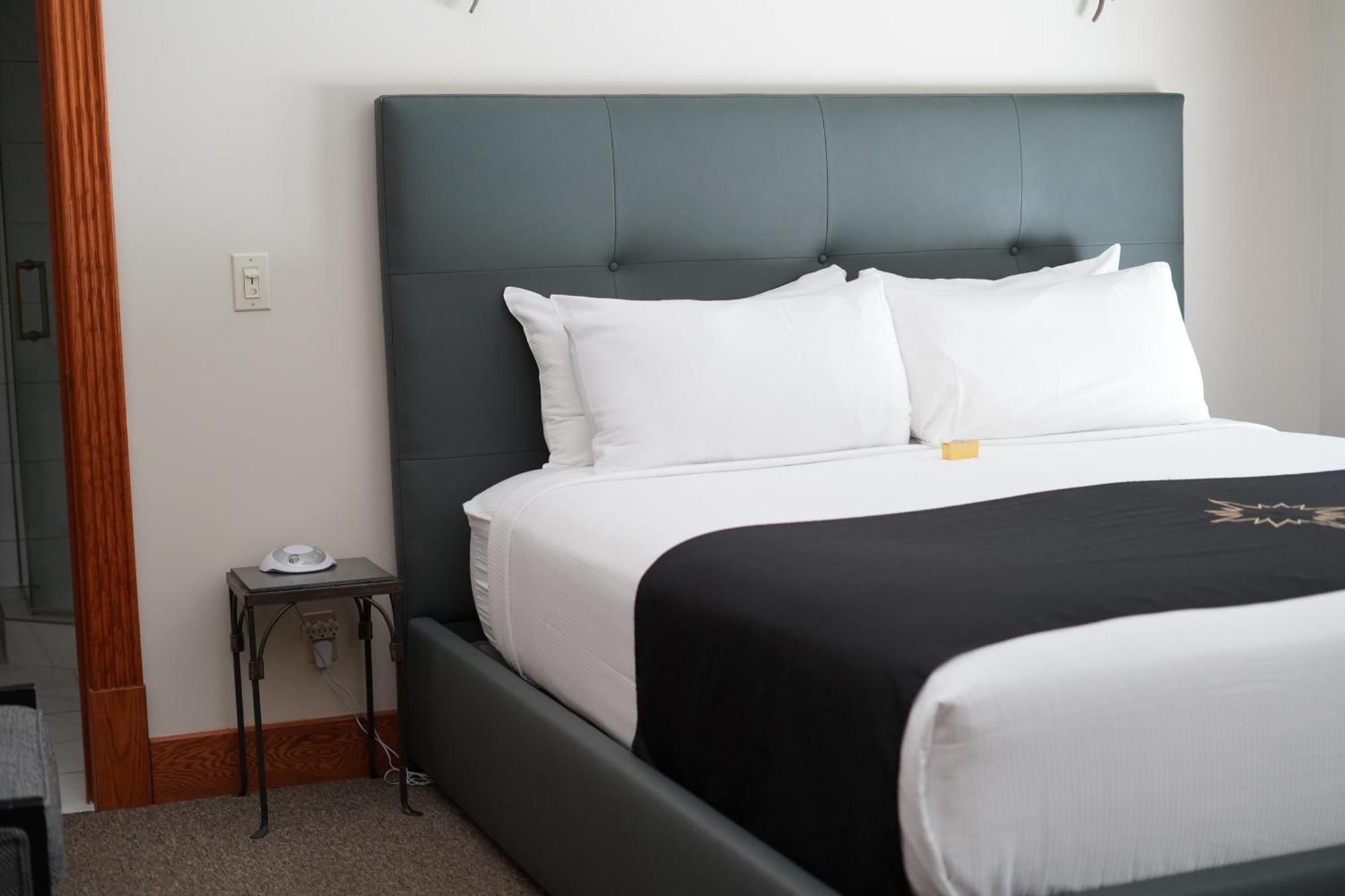 Inn At Black Star Farms Suttons Bay Екстериор снимка