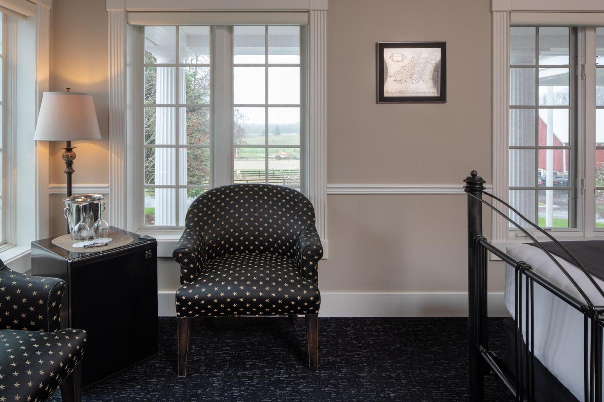 Inn At Black Star Farms Suttons Bay Стая снимка