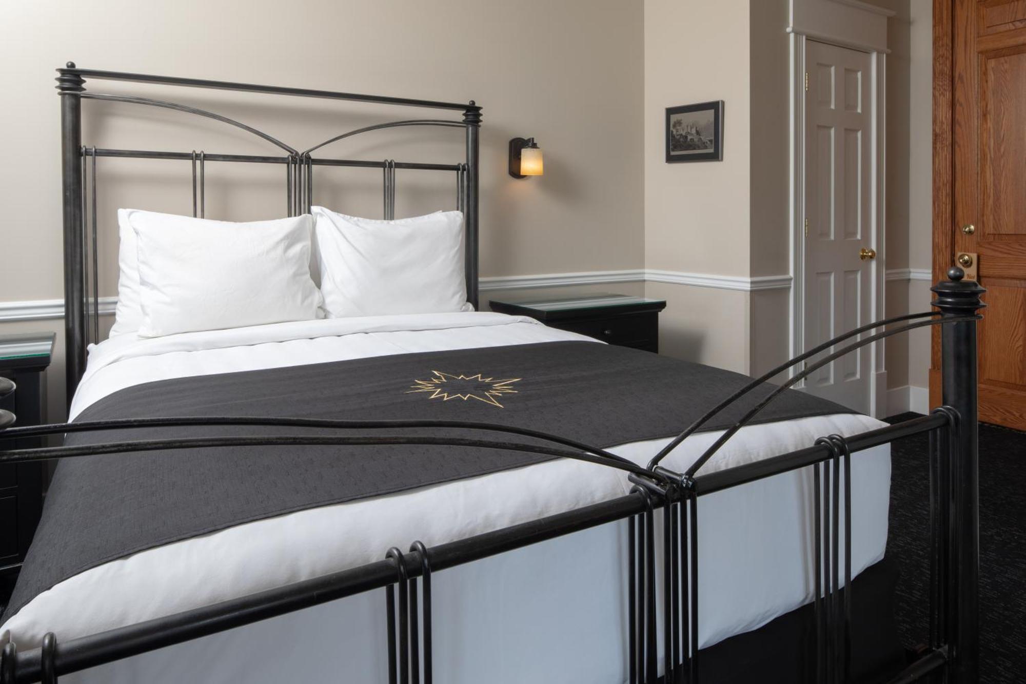 Inn At Black Star Farms Suttons Bay Стая снимка